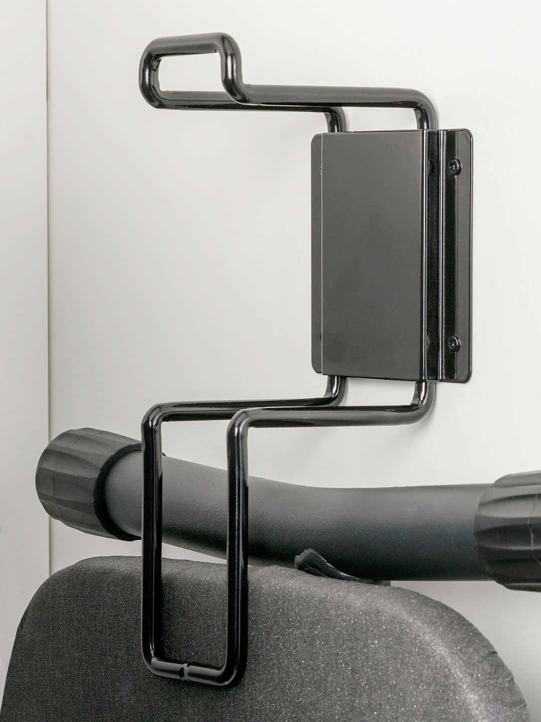 Bügelbrett und Bügeleisen-Halterung