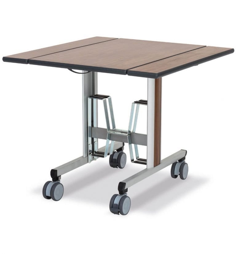 Zimmerservice-Wagen mit quadratischer Oberseite
