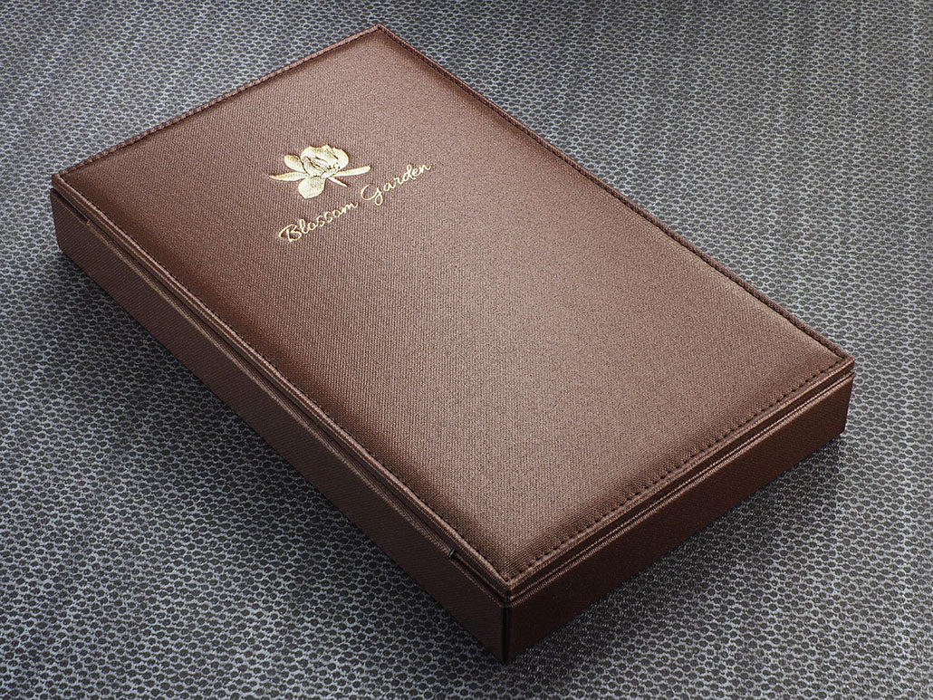 Rechnungsbox mit Kugelschreiberhalterung