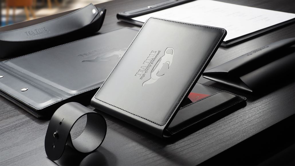 Menükarte A4 mit Buchschrauben