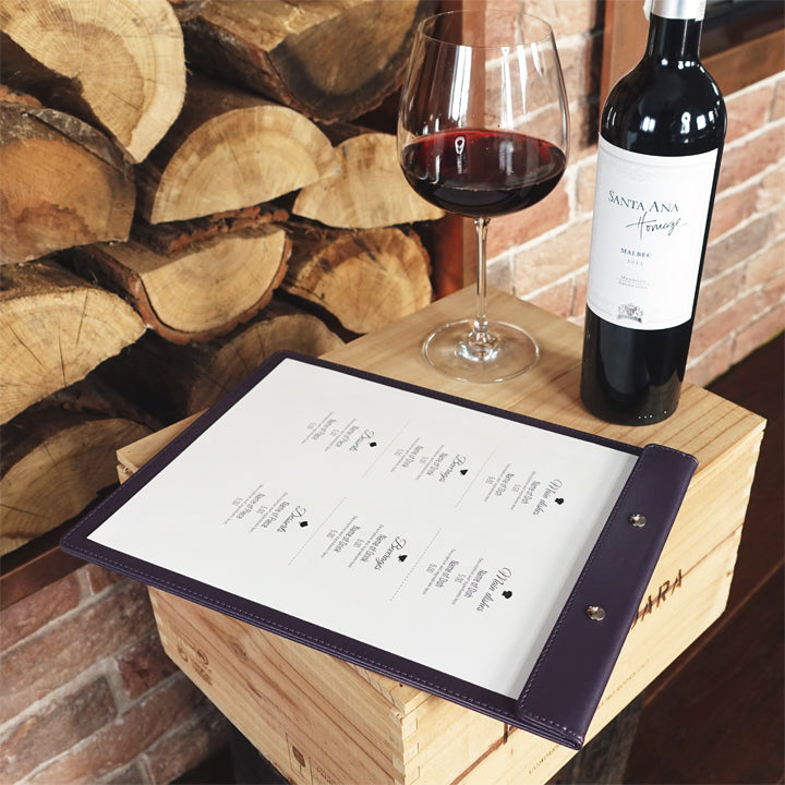 Menükarte mit Buchschrauben