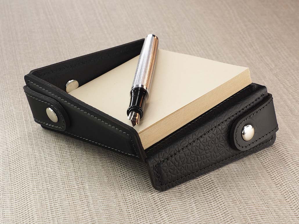 Haftnotizen-Box aus recyceltem Leder