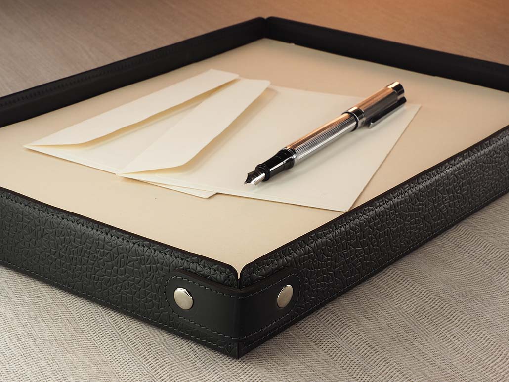 Tablett A4 mit Nieten