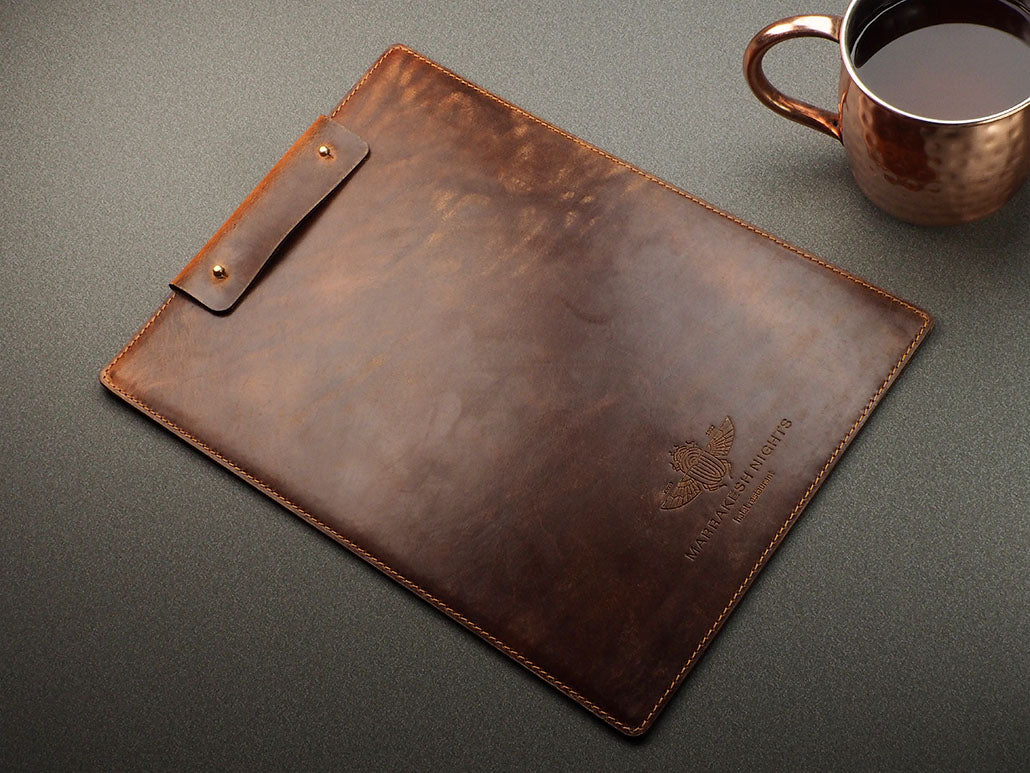 Klemmbrett-Menü mit Kugelkopfnieten-Verschluss