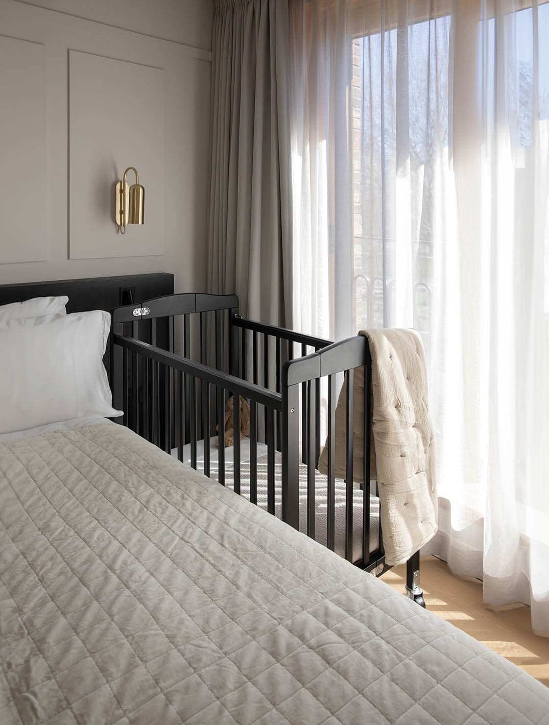 Limea baby crib Black