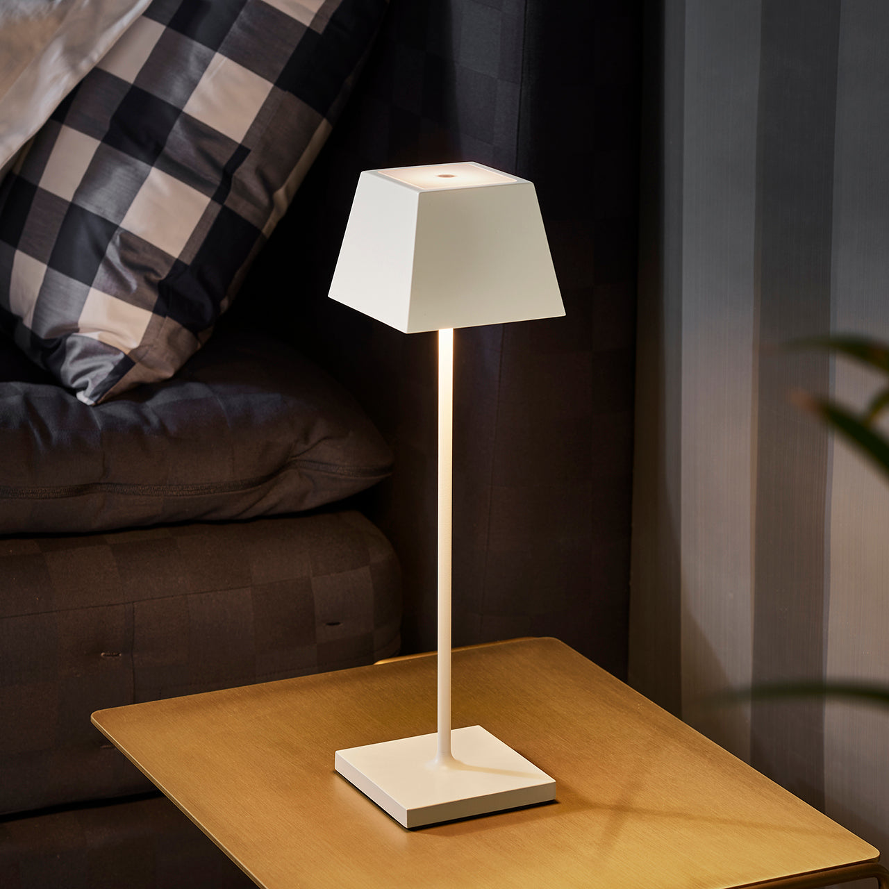 Akku-Tischleuchte Nuindie 370mm schneeweiß eckig