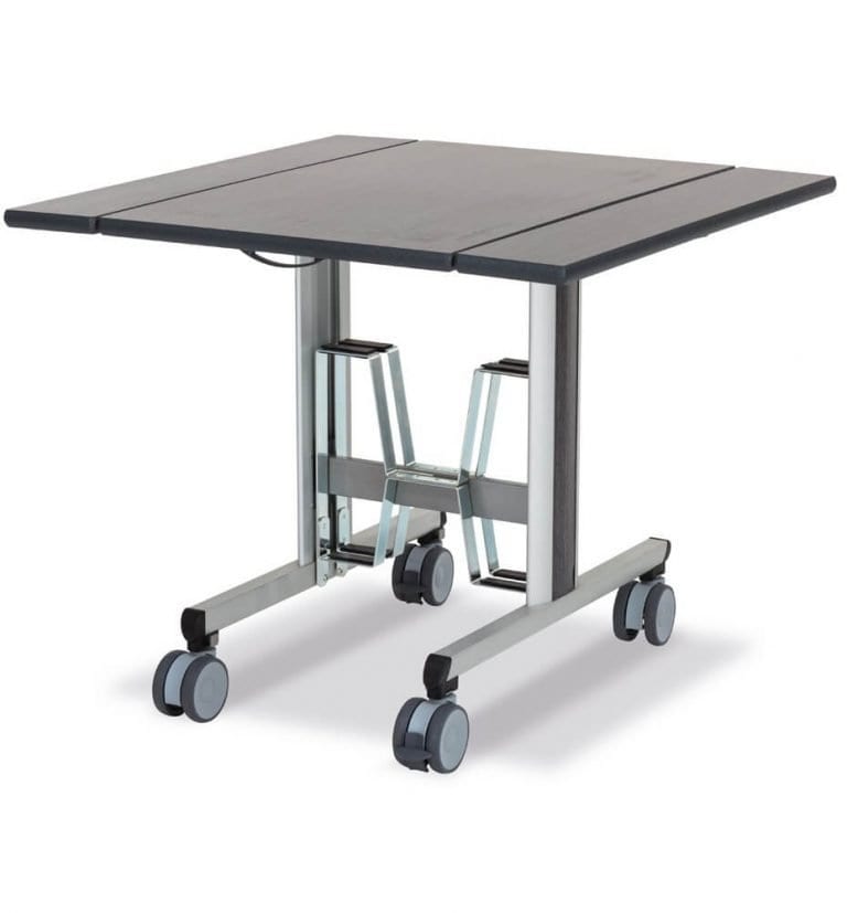 Zimmerservice-Wagen mit quadratischer Oberseite